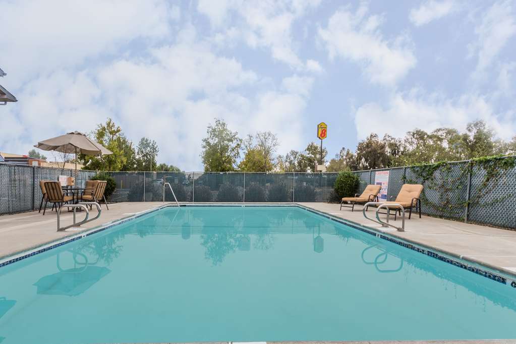 Super 8 By Wyndham Hotel