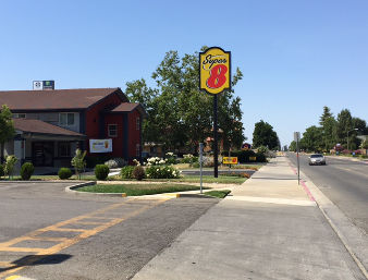 Super 8 By Wyndham Willows